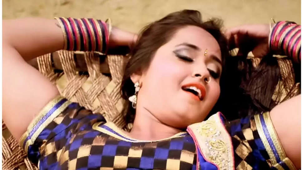 छलकता हमरो जवानिया