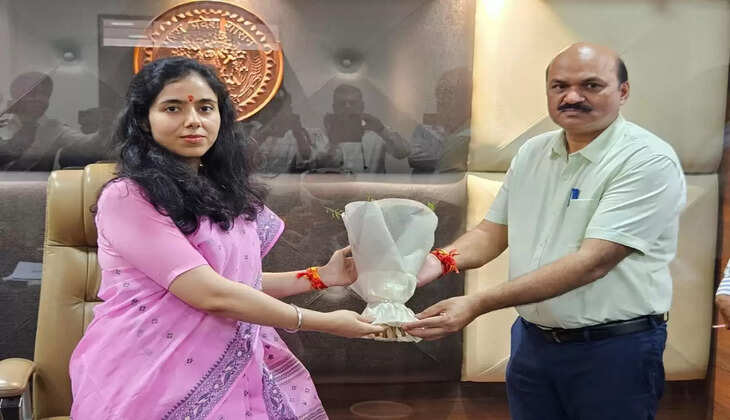 सुश्री मिशा सिंह ने कलेक्टर का पदभार ग्रहण किया