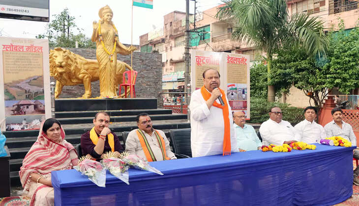 भारत माता सर्कल में किया नमो प्रदर्शनी का शुभारंभ