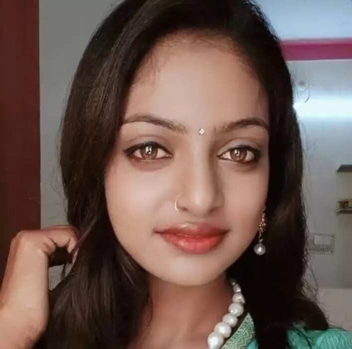  मोनालिसा 