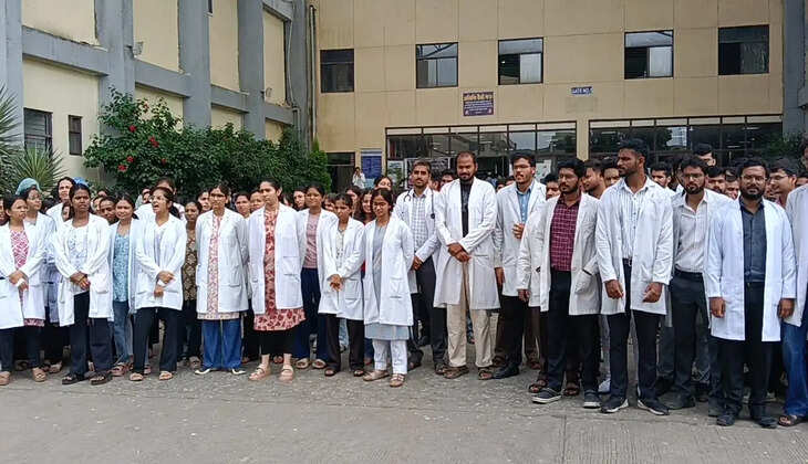 Interns from Ratlam Medical College 