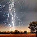 मध्यप्रदेश में तेज बारिश के बीच झोपड़ी पर गिरी बिजली, मां और दो बच्चों की मौत