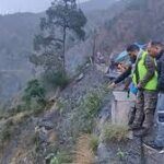 Road Accident : जम्मू-श्रीनगर हाइवे पर भीषण हादसा, खाई में जा गिरी यात्रियों को ले जा रही टेक्सी, 10 की मौत